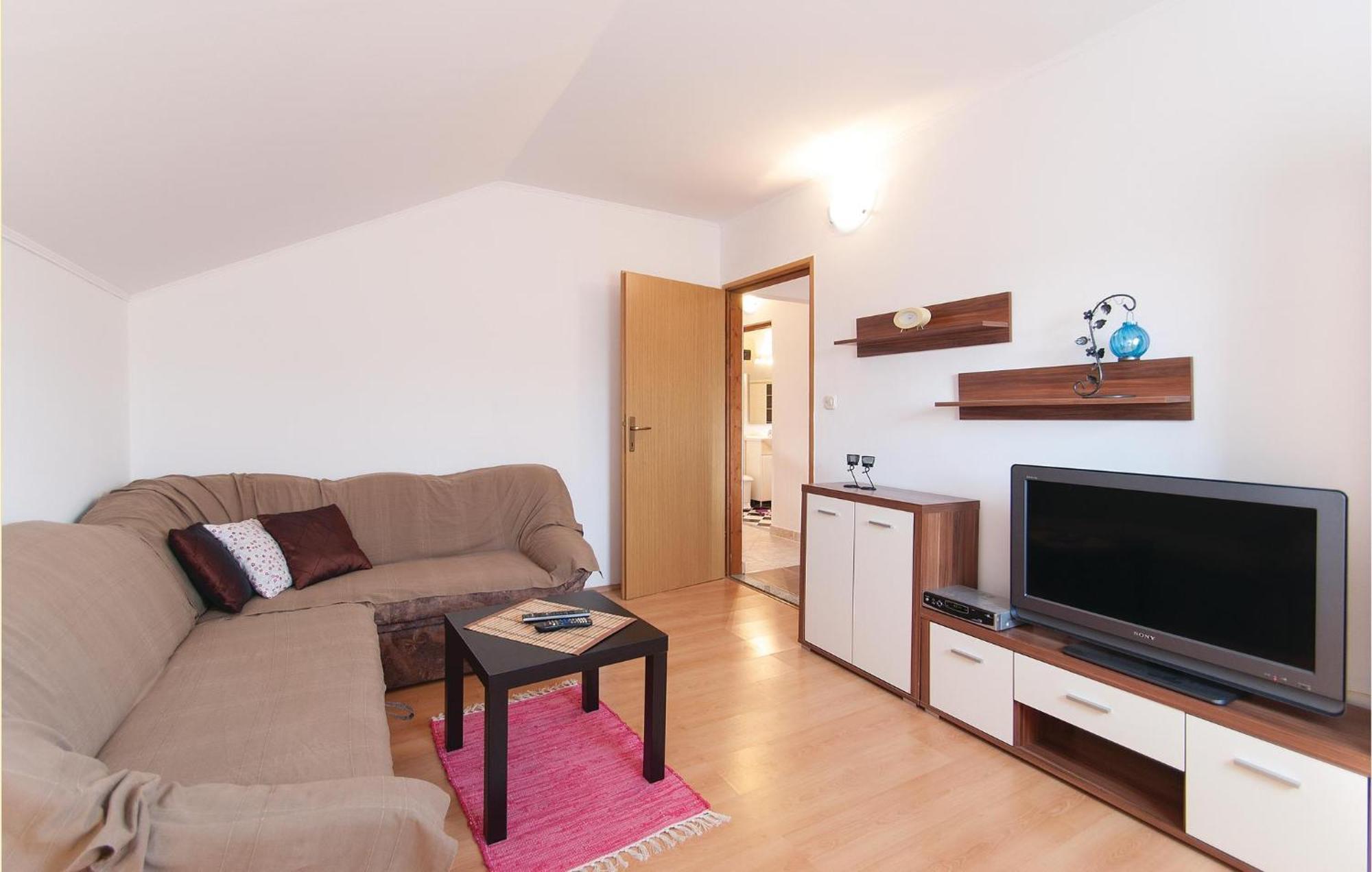 Lovely Apartment In Rovinj With Kitchen Exterior photo