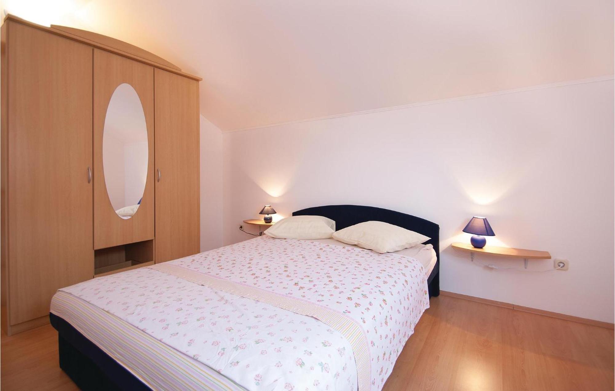 Lovely Apartment In Rovinj With Kitchen Exterior photo