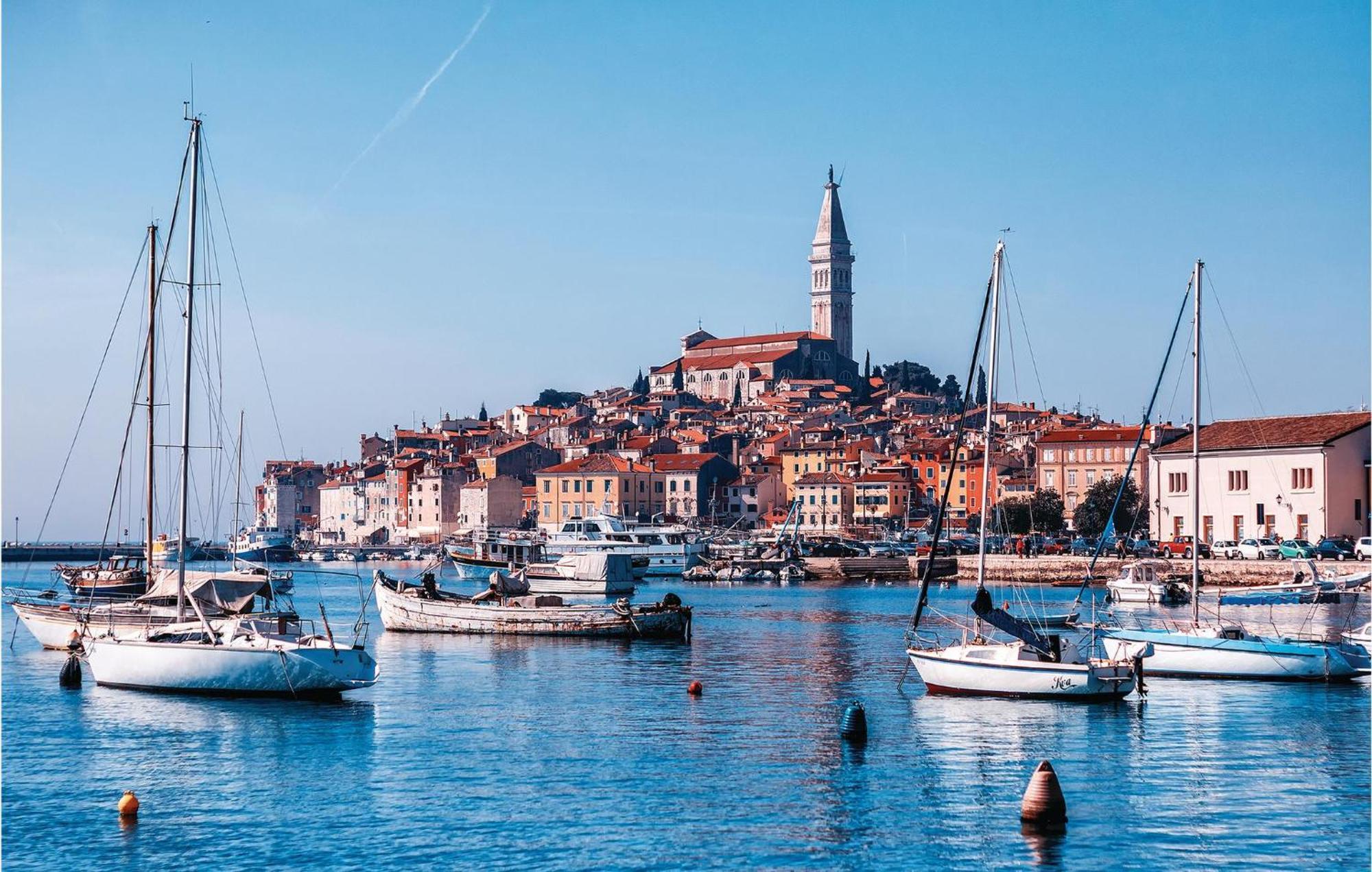 Lovely Apartment In Rovinj With Kitchen Exterior photo