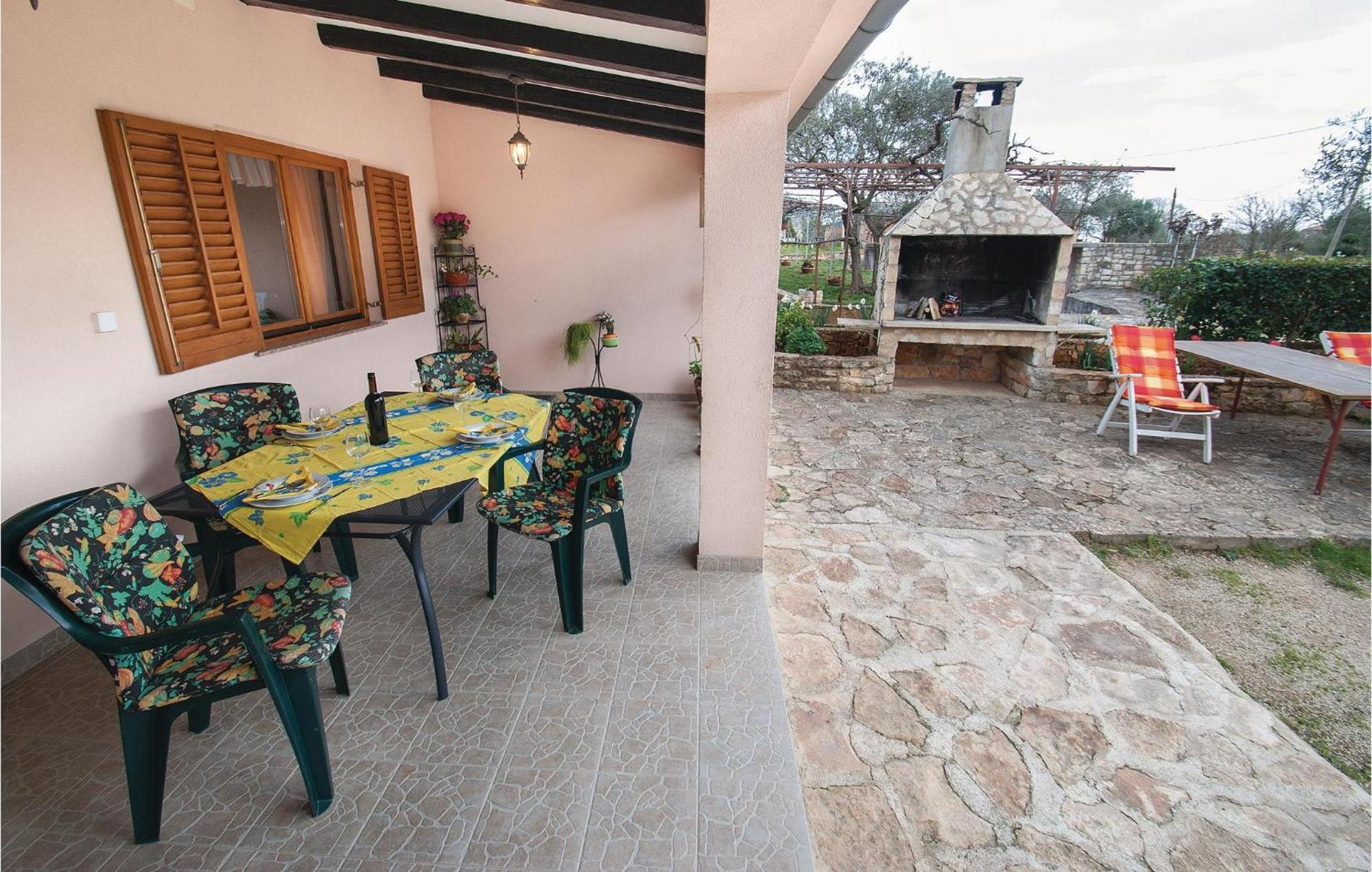 Lovely Apartment In Rovinj With Kitchen Exterior photo