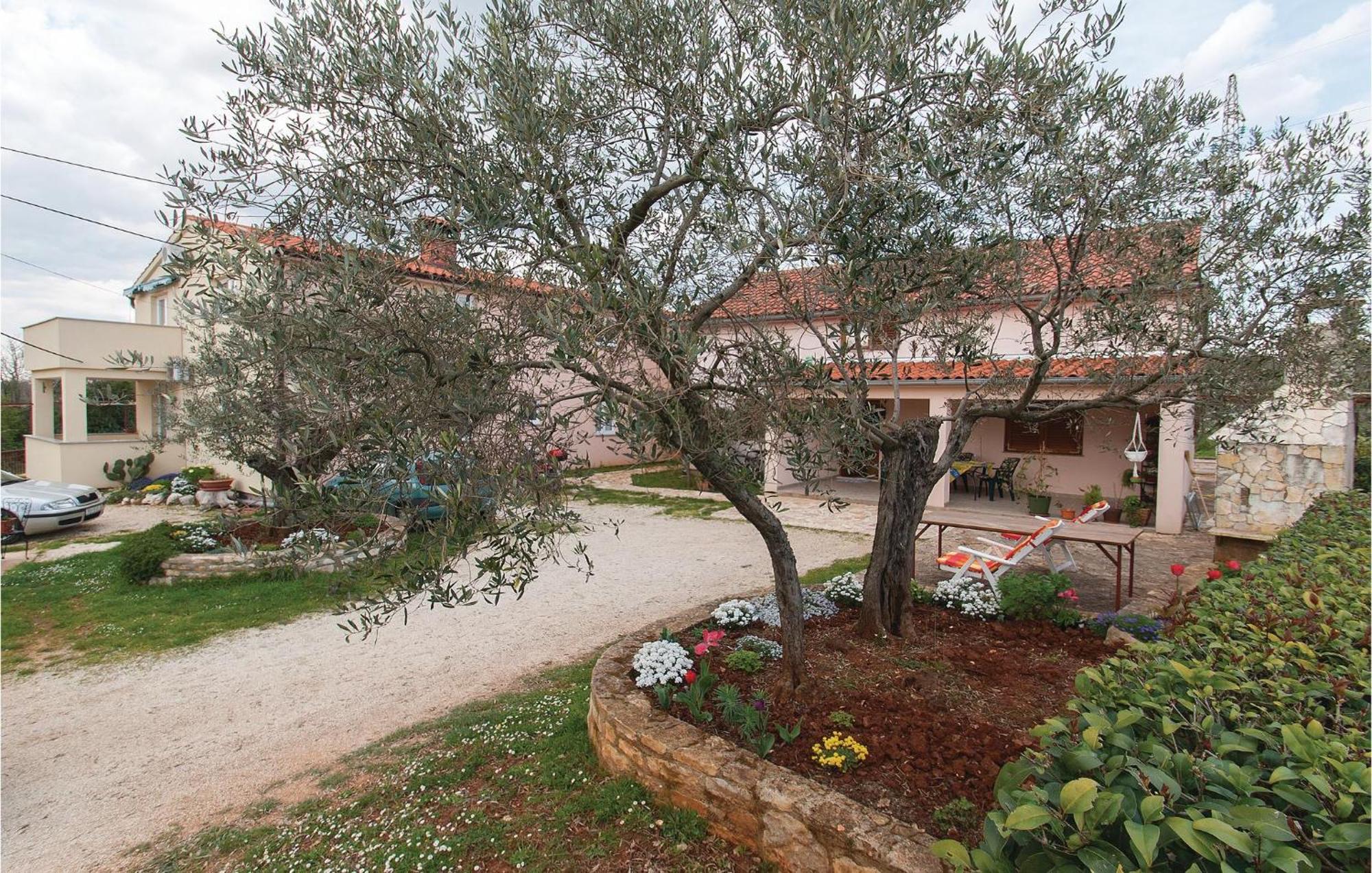 Lovely Apartment In Rovinj With Kitchen Exterior photo